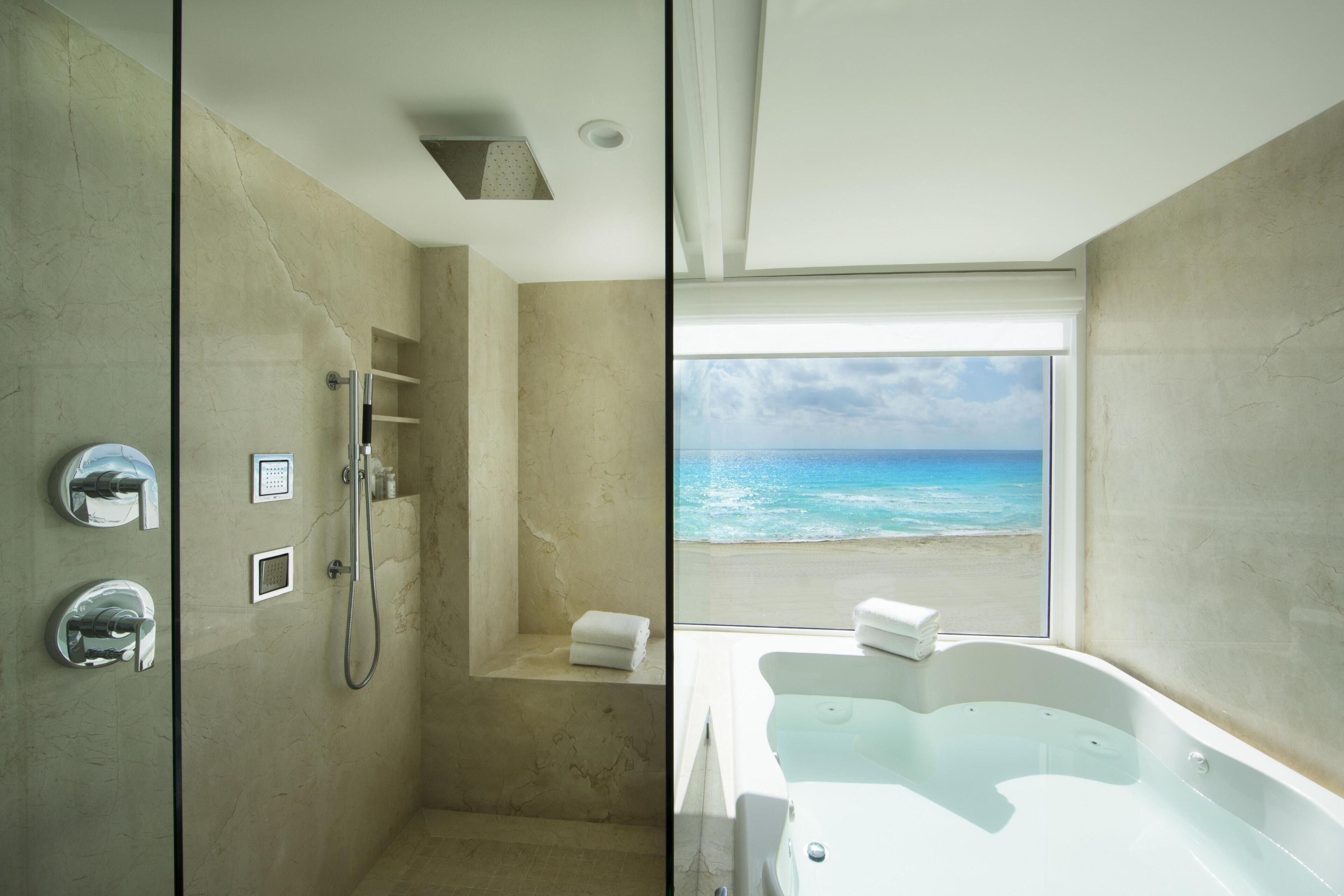 Royale Junior Suite Ocean View King Size Bed